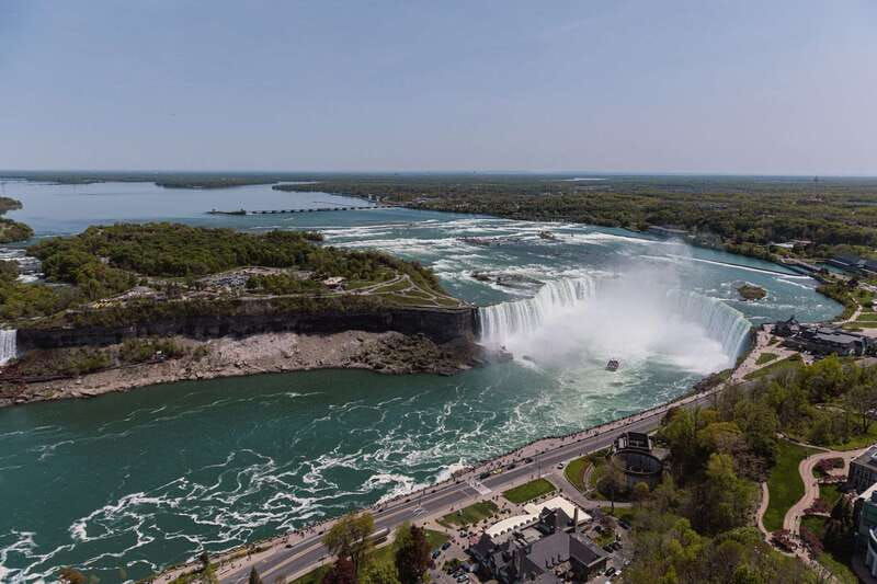 niagara-power-station-and-tunnel-under-the-falls-tour