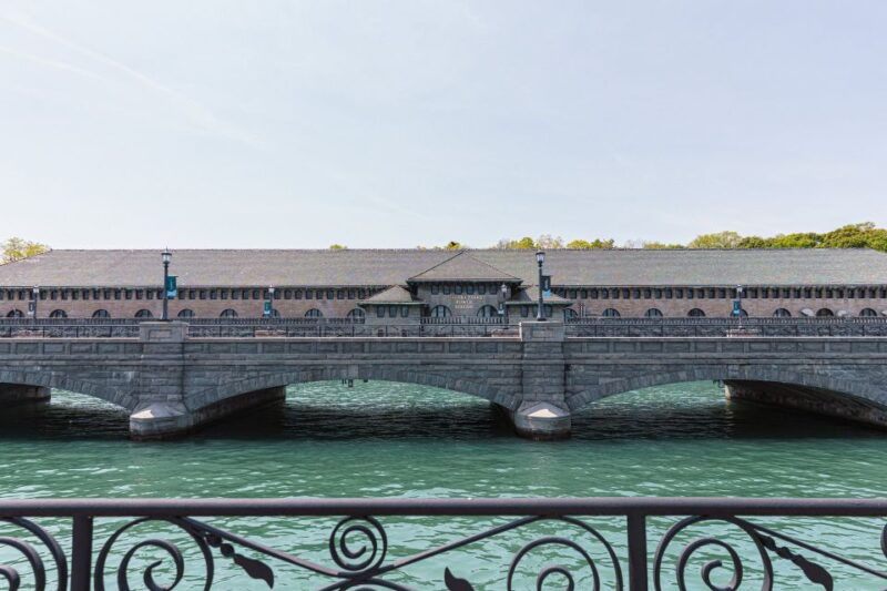niagara-power-station-and-tunnel-under-the-falls-tour