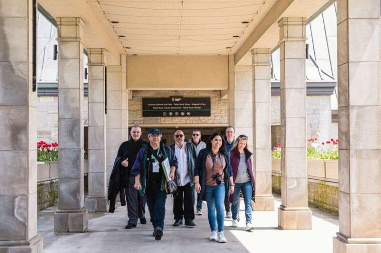 niagara-power-station-and-tunnel-under-the-falls-tour