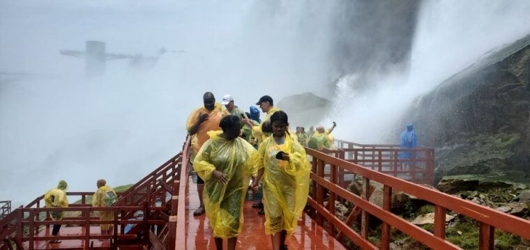 niagara-usa-cave-of-the-winds-adventure-winter-tour
