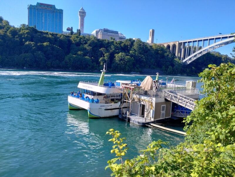 niagra-falls-usa-side-boat-cave-and-trolley-guided-tour