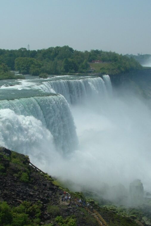 niagra-falls-usa-side-boat-cave-and-trolley-guided-tour