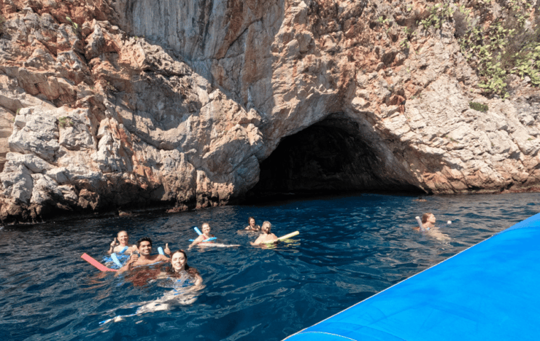 nice-monaco-mala-caves-boat-trip-with-snorkeling