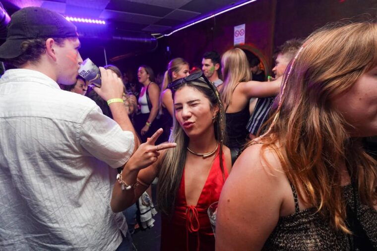 nice-pub-crawl-with-6-free-shots-and-vip-barsclub-access