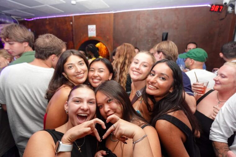 nice-pub-crawl-with-6-free-shots-and-vip-barsclub-access