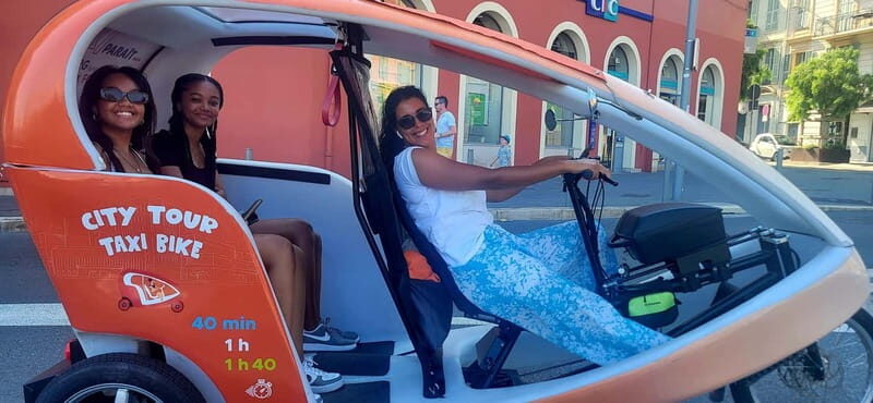 Nice : Visite privé 1H en Vélotaxi avec un guide local. - In Summary