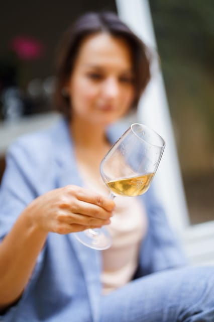 nice-wine-tasting-class-in-city-center