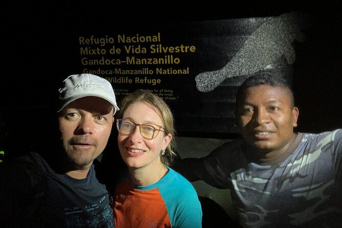 night-hiking-tour-at-the-gandoca-manzanillo-mixed-refuge