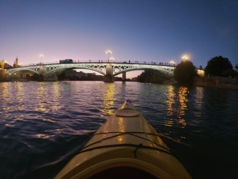 night-kayak-historic-seville-triana-and-la-cartuja