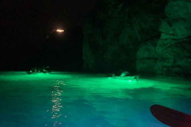 night-kayaking-with-liquid-glow
