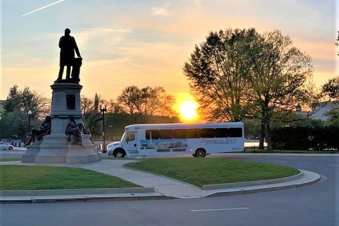 night-monuments-tour-with-8-stops-and-admission-ticket-upgrades