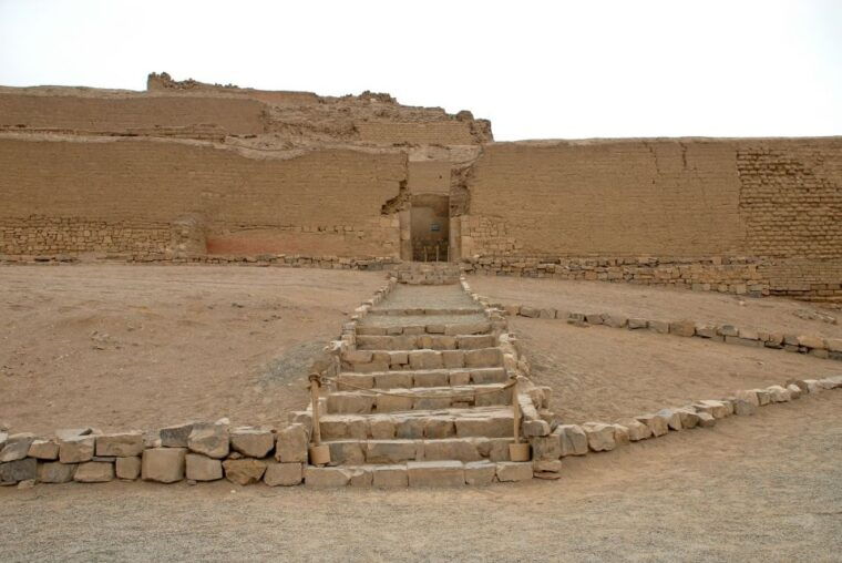 night-private-tour-to-art-museum-mali-magic-water-circuit