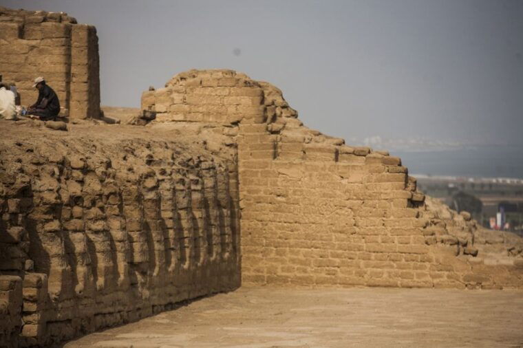 night-private-tour-to-art-museum-mali-magic-water-circuit
