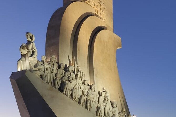 night-sailing-moonlight-boat-tour-exclusive-lisbon-city-lights