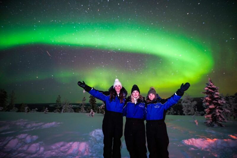 night-snowshoeing-adventure-under-the-northern-lights-2