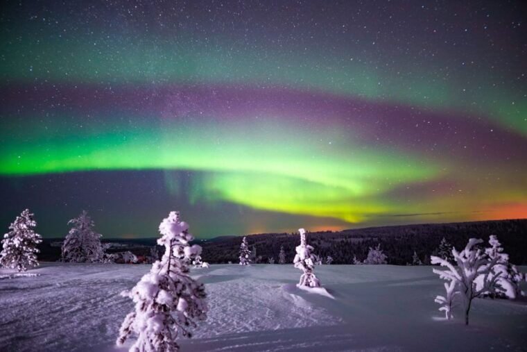 night-snowshoeing-adventure-under-the-northern-lights-2