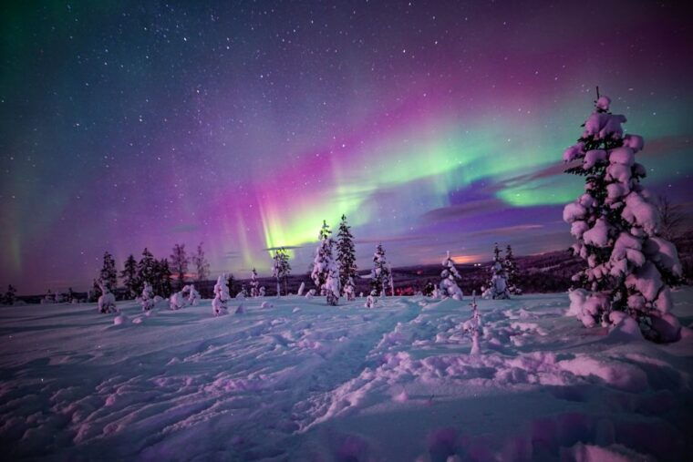 night-snowshoeing-adventure-under-the-northern-lights-2