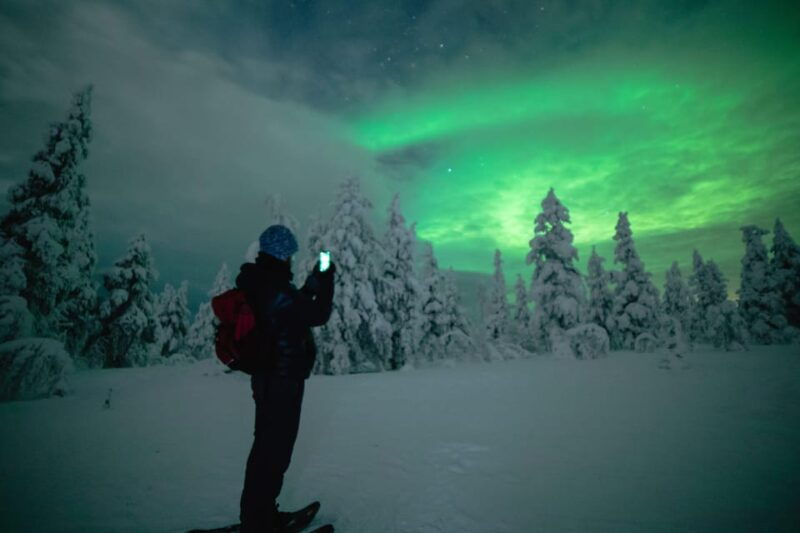 night-snowshoeing-lapland-experience