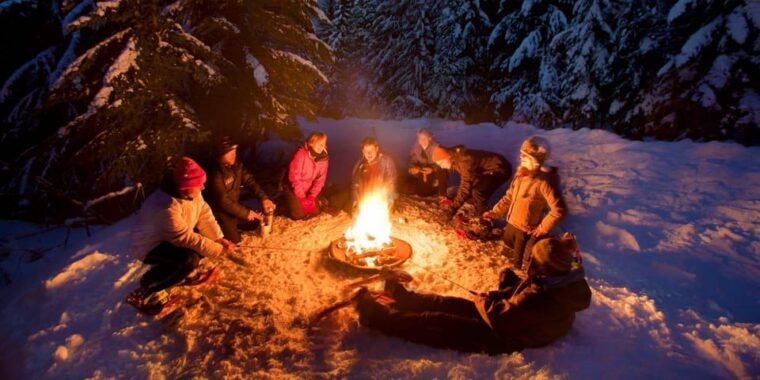night-snowshoeing-lapland-experience