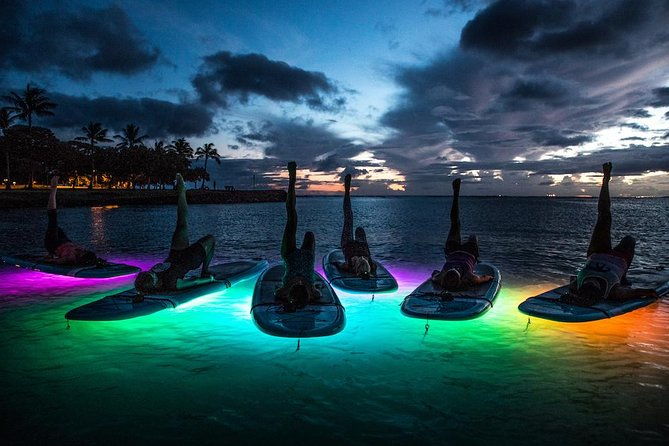 night-sup-yoga-in-honolulu-hawaii