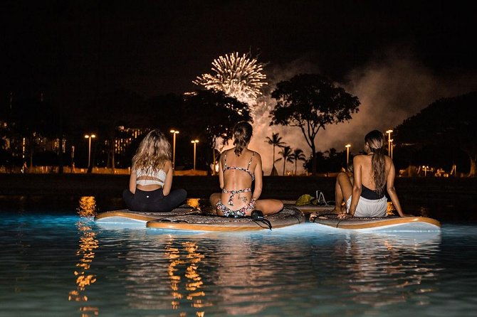night-sup-yoga-in-honolulu-hawaii