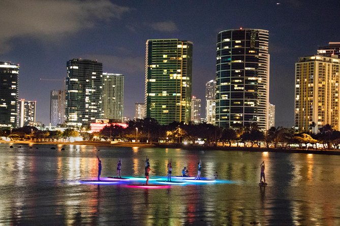 night-sup-yoga-in-honolulu-hawaii