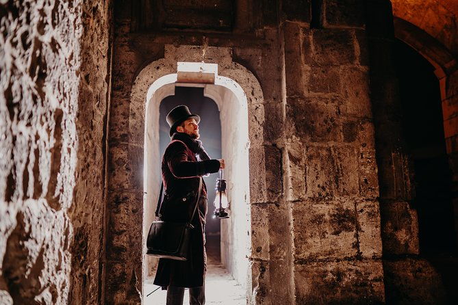 night-time-dark-history-and-vampire-walking-tour-in-buda-castle-district