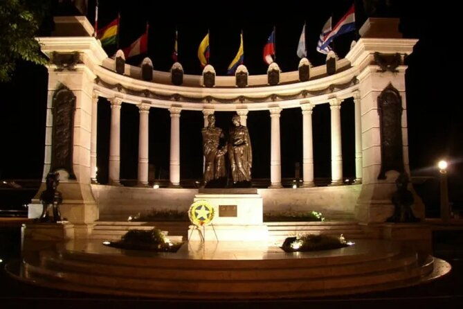 night-tour-in-guayaquil-with-drinks-at-frutabar