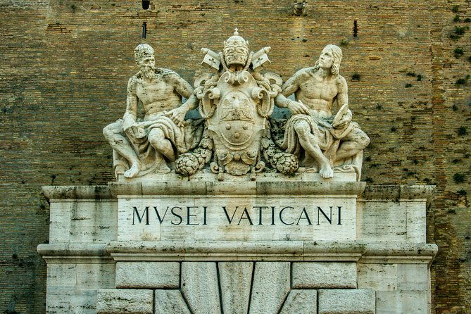 night-tour-of-vatican-museum-sistine-chapel-with-dinner