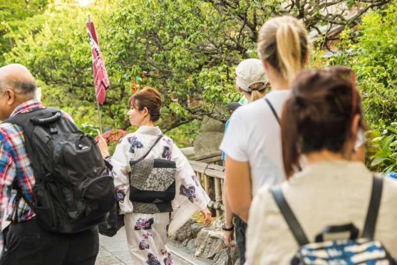 night-walk-in-gion-kyotos-geisha-district