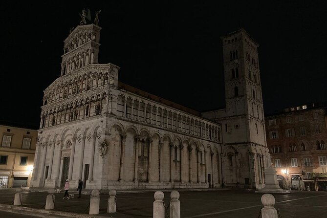 night-walking-tour-in-lucca