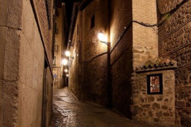 night-walking-tour-of-toledo-to-learn-about-secrets-and-legends