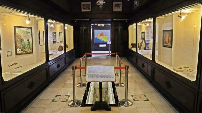 night-walking-tour-of-yogyakarta-cosmological-axis-landmark