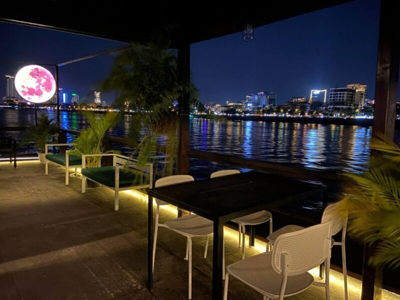 Nightlife three hours food tours - What to Expect from the Nightlife Food Tour