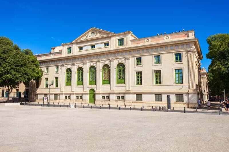 Nîmes: Express Walk with a Local in 60 minutes - The Itinerary in Detail