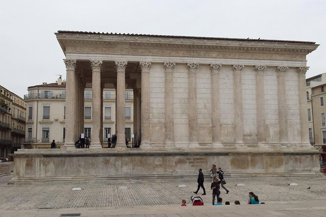 nimes-uzes-pont-du-gard-small-group-half-day-tour-from-avignon
