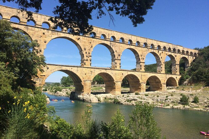 nimes-uzes-pont-du-gard-small-group-half-day-tour-from-avignon