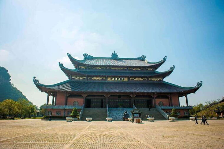 ninh-binh-bai-dinh-pagoda-trang-an-and-mua-cave-day-tour