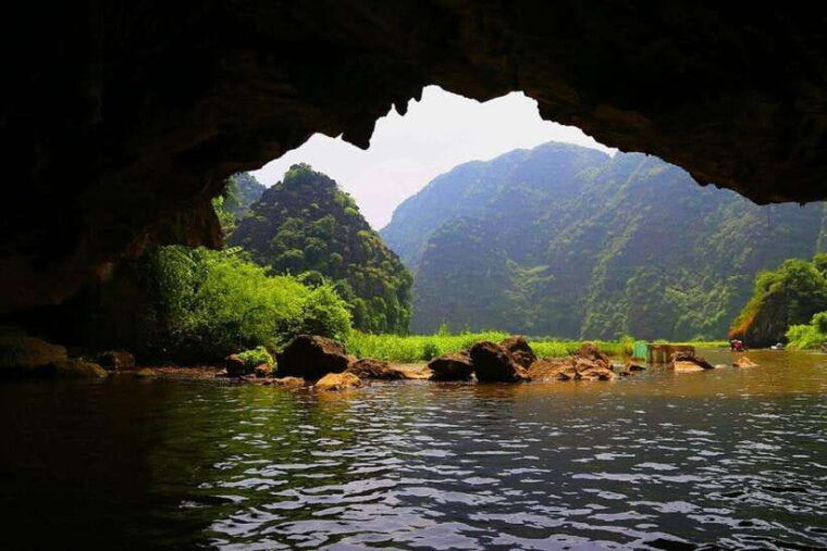 ninh-binh-bai-dinh-pagoda-trang-an-and-mua-cave-tour
