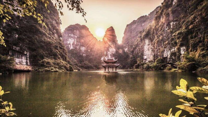Ninh Binh: Bai Dinh, Trang An, Mua Cave Day Tour from Ha Noi - Authentic Vietnamese Lunch