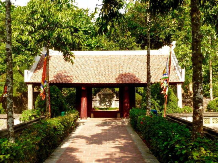 ninh-binh-day-tour-from-hanoi-hoa-lu-trang-an-and-mua-cave