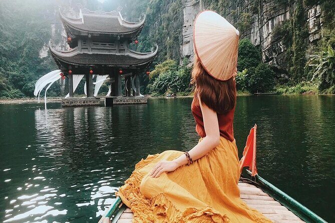 Ninh Binh Deluxe day Tour: Hoa Lu - Trang An - Mua Cave - Tasting Authentic Local Cuisine