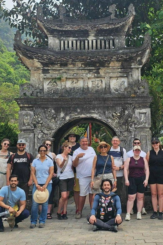 ninh-binh-full-day-trip-hoa-lu-trang-an-mua-cave