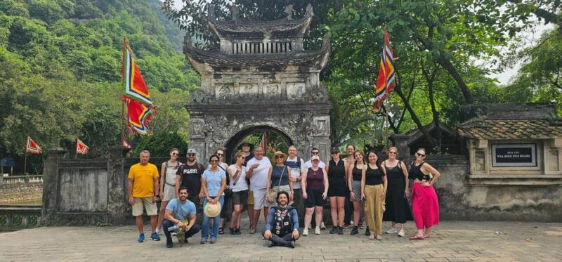 ninh-binh-full-day-trip-hoa-lu-trang-an-mua-cave