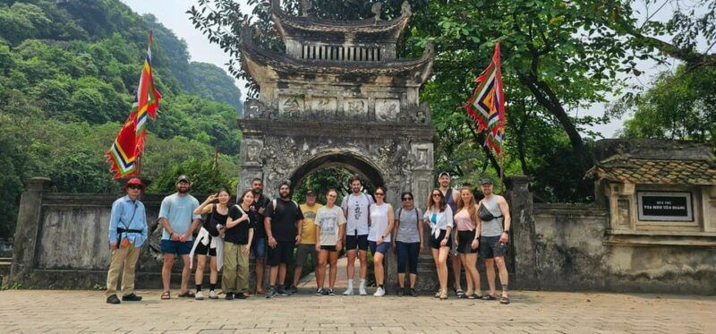 ninh-binh-full-day-trip-hoa-lu-trang-an-mua-cave