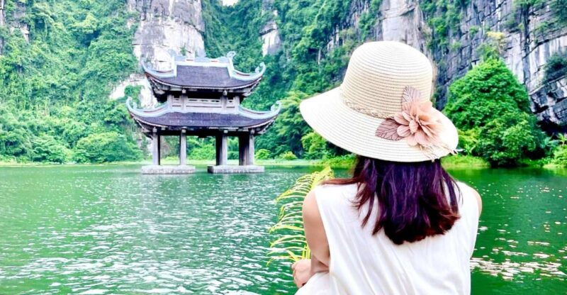 ninh-binh-group-tour-hoa-lu-tam-coc-mua-caves-by-limousine