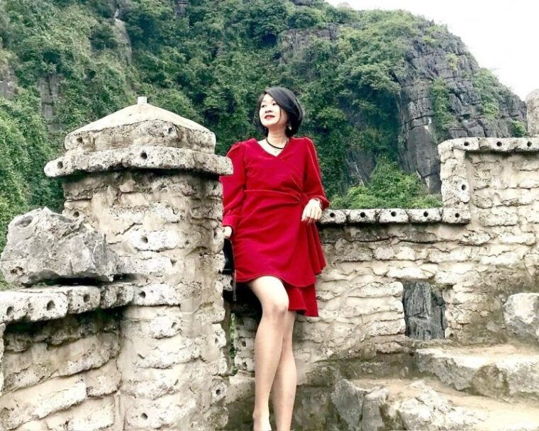 ninh-binh-group-tour-hoa-lu-tam-coc-mua-caves-by-limousine