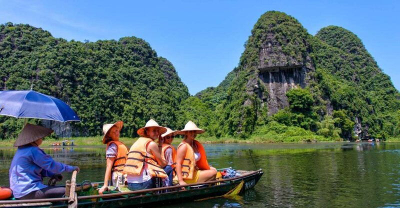 ninh-binh-hoa-lu-mua-cave-and-trang-an-tour-and-boat-ride