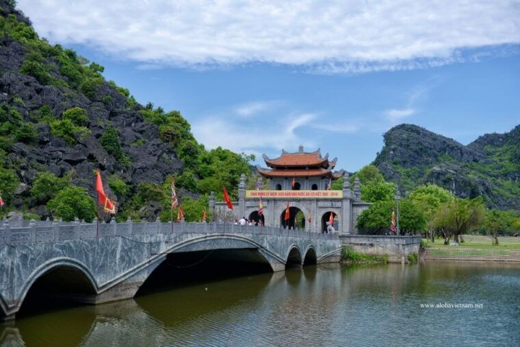 ninh-binh-hoa-lu-mua-cave-and-trang-an-tour-and-boat-ride