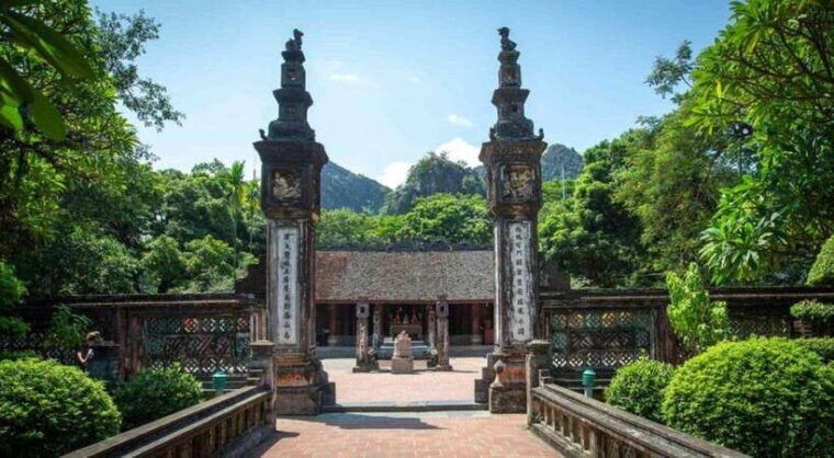 ninh-binh-hoa-lu-mua-cave-trang-an-on-limousine-and-cycling